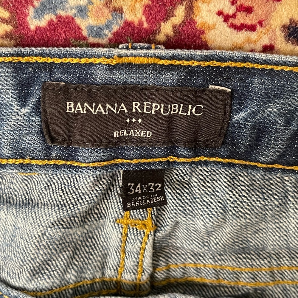 Banana Republic men’s 34x32 relaxed fit jeans.